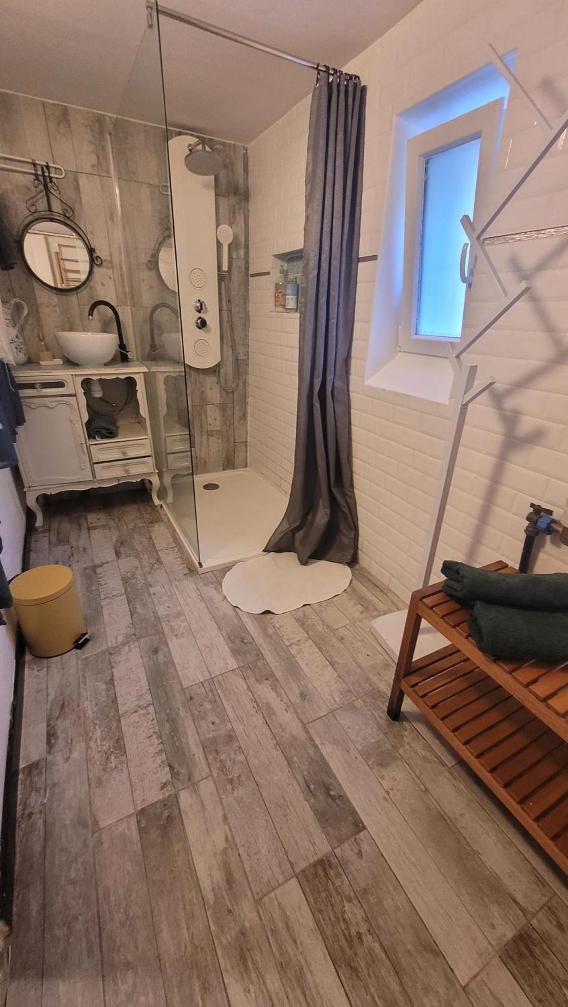 Appartement, Atelier D'Artiste Chelles  Luaran gambar